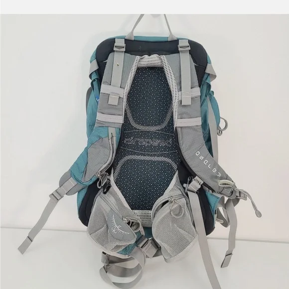 Osprey Sirrus 24 Hiking Backpack - Picture 2 of 5